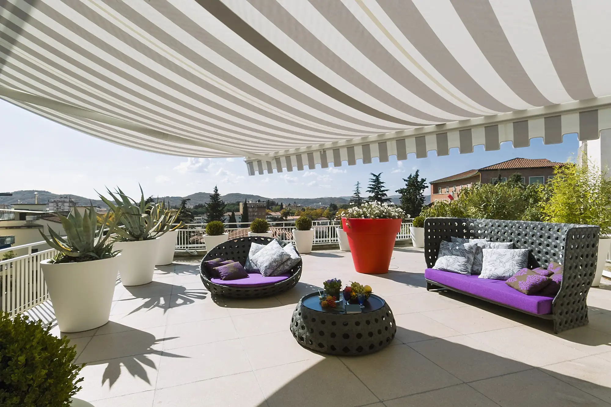 Toldo exterior en terraza Toldo exterior en terraza